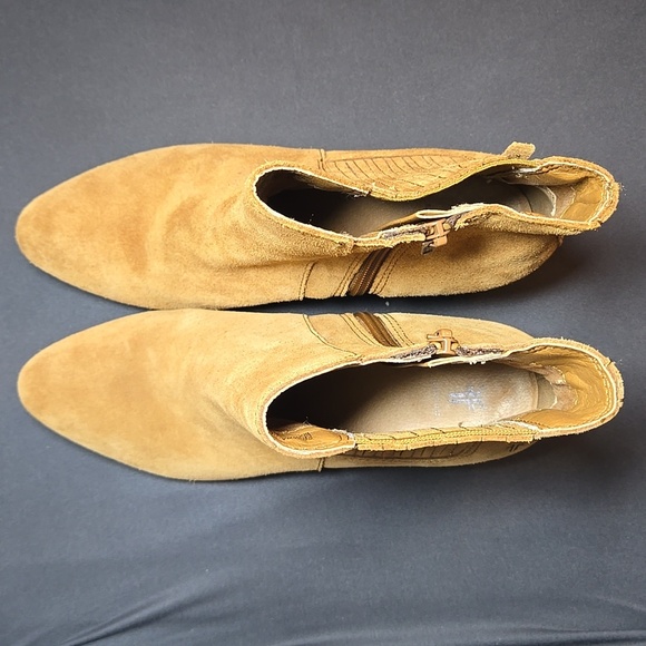 Frye Sandra Chelsea Boots - Suede Ankle Boots In Chestnut NWOB - Picture 10 of 12